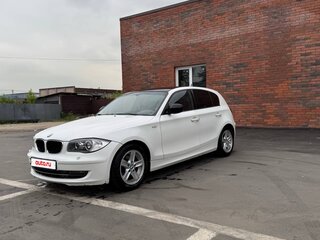 2010 BMW 1 серии 116i I (E81/E82/E87/E88) Рестайлинг, белый, 700000 рублей, вид 1