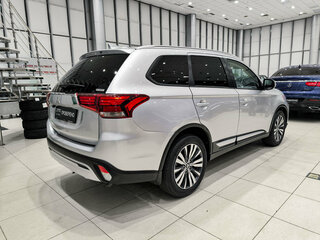 2021 Mitsubishi Outlander III Рестайлинг 3, серебристый, 2690000 рублей, вид 5