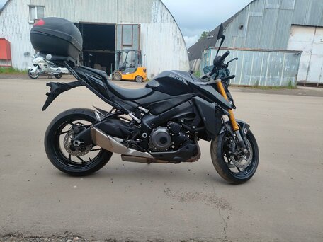 2023 Suzuki GSX-S 1000, чёрный, 1049000 рублей, вид 3