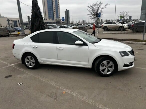2017 Skoda Octavia III (A7) Рестайлинг, жёлтый, 1080000 рублей - вид 11