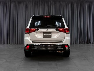 2022 Mitsubishi Outlander III Рестайлинг 3, белый, 3649000 рублей, вид 4
