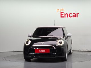 2022 Mini Hatch Cooper III (F55/F56) Рестайлинг 2, чёрный, 1726000 рублей, вид 2