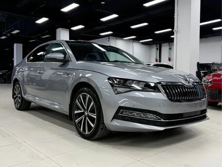 2023 Skoda Superb III Рестайлинг, серый, 2510000 рублей, вид 3