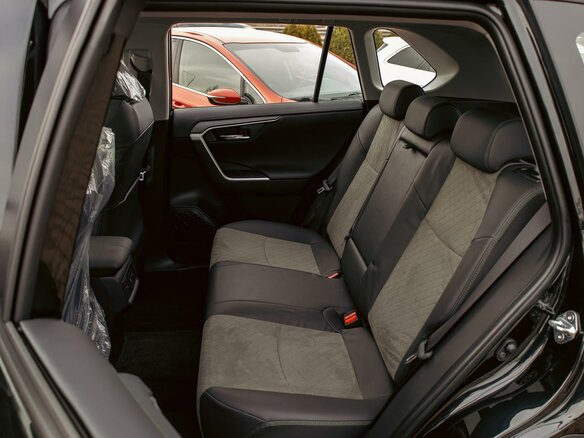 2022 Toyota RAV4 V (XA50), чёрный, 2925000 рублей - вид 17