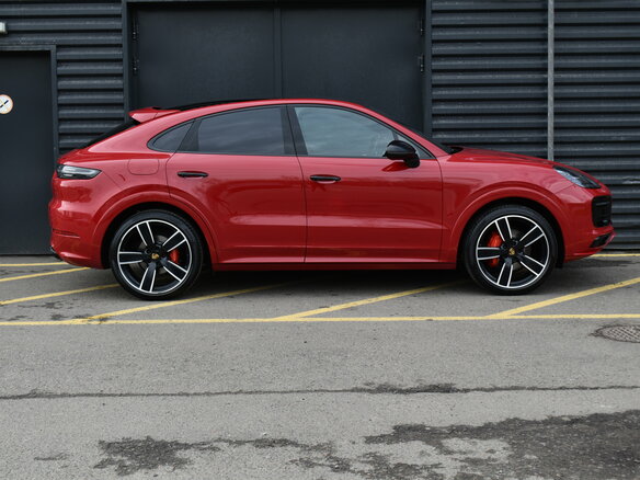2021 Porsche Cayenne Coupé III, красный, 9100000 рублей - вид 3