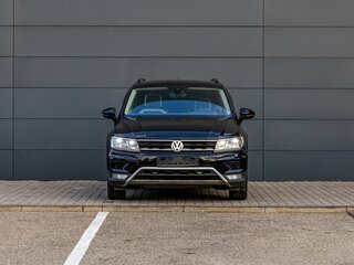 2019 Volkswagen Tiguan II, чёрный, 2395000 рублей, вид 2
