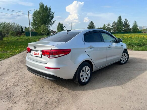 2017 Kia Rio III Рестайлинг, серебристый, 560000 рублей - вид 5