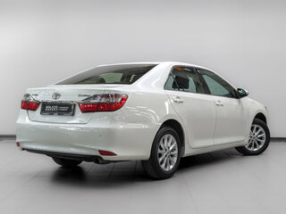 2016 Toyota Camry VII (XV50) Рестайлинг, белый, 2420000 рублей, вид 5