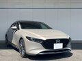 2022 Mazda 3 IV (BP), бежевый, 1163000 рублей - вид 2