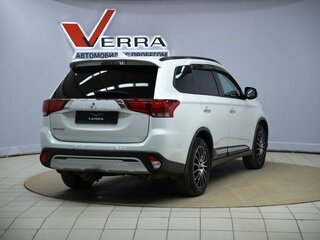 2021 Mitsubishi Outlander III Рестайлинг 3, белый, 2400000 рублей, вид 5