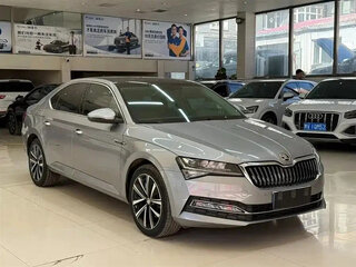 2022 Skoda Superb III Рестайлинг, серый, 1832060 рублей, вид 3