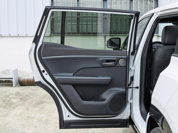 2026 Toyota bZ3X 58.3 kWh, белый, 3286000 рублей - вид 33