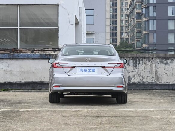 2026 Toyota Camry IX (XV80) China Market, серебристый - вид 4