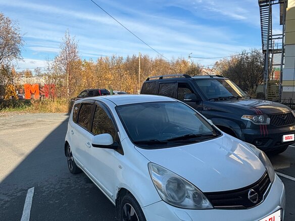 2013 Nissan Note I Рестайлинг, белый - вид 2