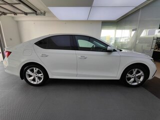 2021 Skoda Octavia IV (A8), белый, 2130000 рублей, вид 4