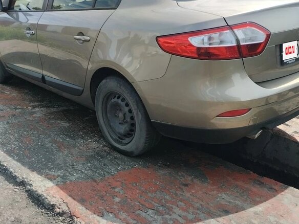 2012 Renault Fluence I, бежевый, 750000 рублей - вид 6