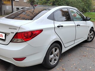 2013 Hyundai Solaris I, белый, 900000 рублей, вид 4