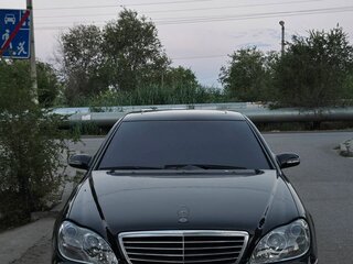 2003 Mercedes-Benz S-Класс 500 IV (W220) Рестайлинг, чёрный, 965000 рублей, вид 2