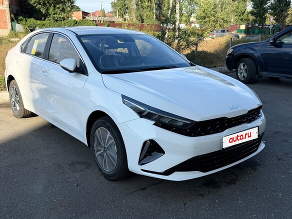 2026 Kia K3 II (China Market) Рестайлинг, белый, 1720000 рублей - вид 2