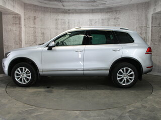 2010 Volkswagen Touareg II, серебристый, 1335000 рублей, вид 5