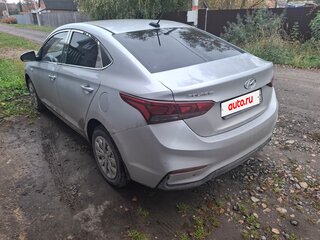 2017 Hyundai Solaris II, серебристый, 900000 рублей, вид 3