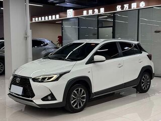 2022 Toyota Yaris IV, белый, 1133000 рублей, вид 1