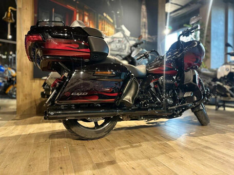 2022 Harley-Davidson CVO Road Glide Limited, пурпурный, 3450000 рублей, вид 5