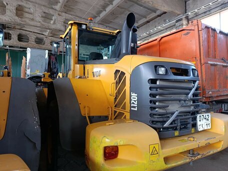 2017 Volvo L120, золотистый, 7500000 рублей, вид 4