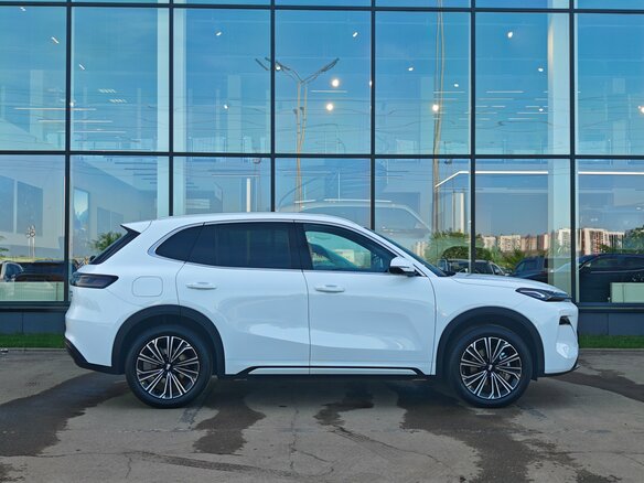 2026 Geely EX5 Гибрид EM-i, белый, 3829990 рублей - вид 4