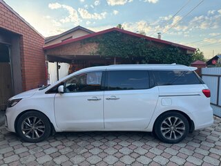 2018 Kia Carnival III, белый, 2599999 рублей, вид 3