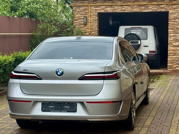2022 BMW 7 серии 740d xDrive VII (G70), серый, 11000000 рублей - вид 8