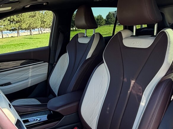 2023 Geely Monjaro I, серый, 2890000 рублей - вид 11