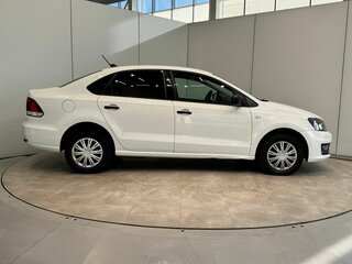 2017 Volkswagen Polo V Рестайлинг, белый, 880000 рублей, вид 4