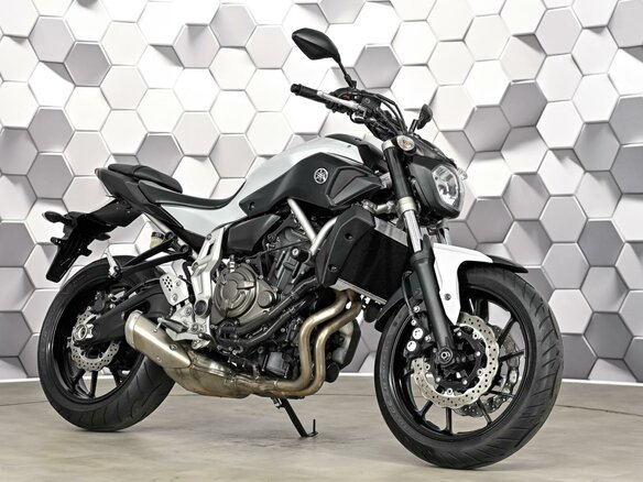 2014 Yamaha MT-07 (FZ-07), белый, 625000 рублей