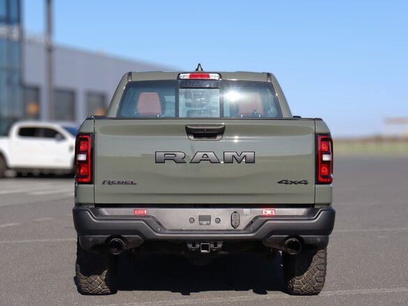 2026 Ram 1500 Crew Cab V Рестайлинг, зелёный - вид 5