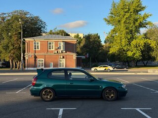 2001 Toyota Corolla i VIII (E110) Рестайлинг, зелёный, 600000 рублей, вид 3