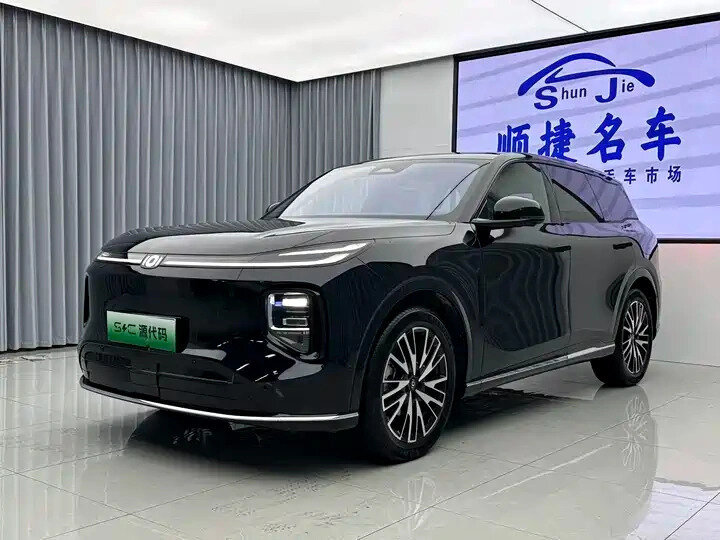 Открыть фотографии: Changan Qiyuan Q07