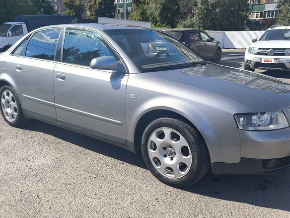 2002 Audi A4 II (B6), серый - вид 2