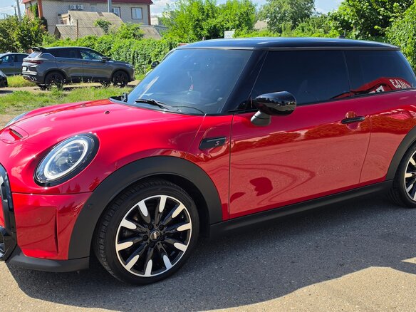 2022 Mini Hatch Cooper S III (F55/F56) Рестайлинг 2, красный, 3300000 рублей - вид 5