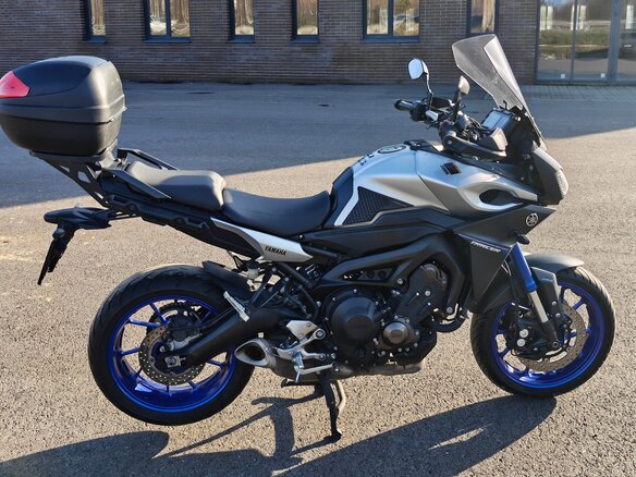 2015 Yamaha MT-09 Tracer (FJ-09), серебристый, 630000 рублей - вид 3
