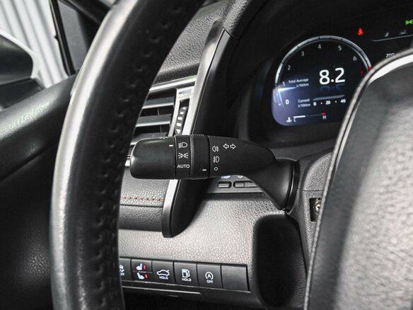 2022 Toyota Camry VIII (XV70) Рестайлинг, белый, 3075000 рублей - вид 15