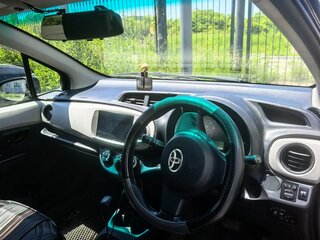 2011 Toyota Vitz III (XP130), чёрный, 620000 рублей, вид 5