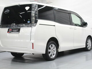 2014 Toyota Voxy III (R80), белый, 1679000 рублей, вид 5