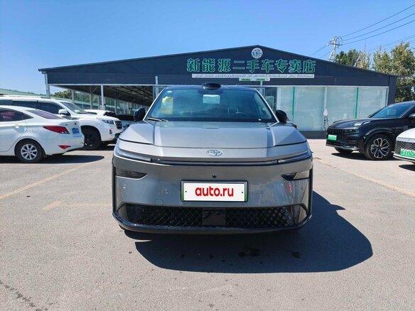 2026 Toyota bZ3X 58.3 kWh, серебристый, 2799777 рублей - вид 1