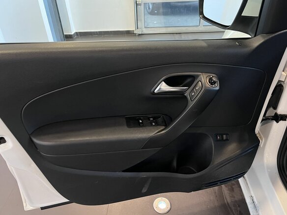 2012 Volkswagen Polo V, белый, 389000 рублей - вид 18