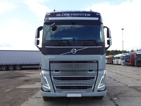 2021 Volvo FH, серебристый, 18600000 рублей, вид 2