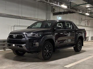2025 Toyota Hilux VIII Рестайлинг 2, чёрный, 6890000 рублей, вид 1