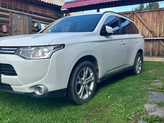 2012 Mitsubishi Outlander III, белый, 1400000 рублей, вид 4