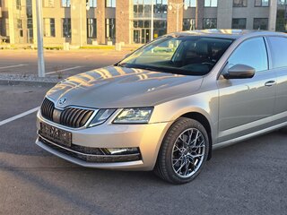 2017 Skoda Octavia III (A7) Рестайлинг, бежевый, 2200000 рублей, вид 3