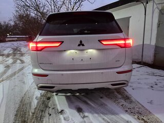 2021 Mitsubishi Outlander IV, белый, 4050000 рублей, вид 4